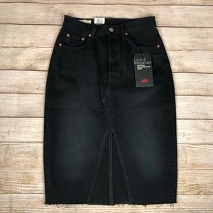 Levi’s high rise denim midi skirt